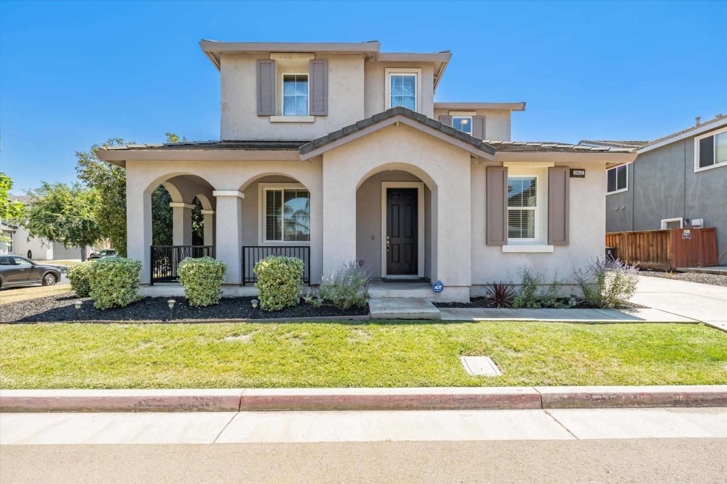 Detail Gallery Image 1 of 47 For 1052 Moss Ln, Lathrop,  CA 95330 - 5 Beds | 3 Baths