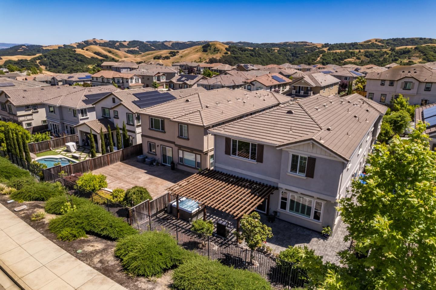 Detail Gallery Image 3 of 75 For 7572 Mindy Mae Ln, Dublin,  CA 94568 - 5 Beds | 4/1 Baths