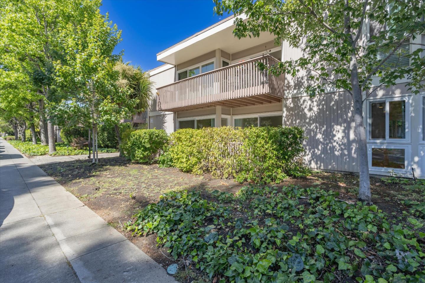 Detail Gallery Image 14 of 22 For 280 Easy St #113,  Mountain View,  CA 94043 - 2 Beds | 1 Baths