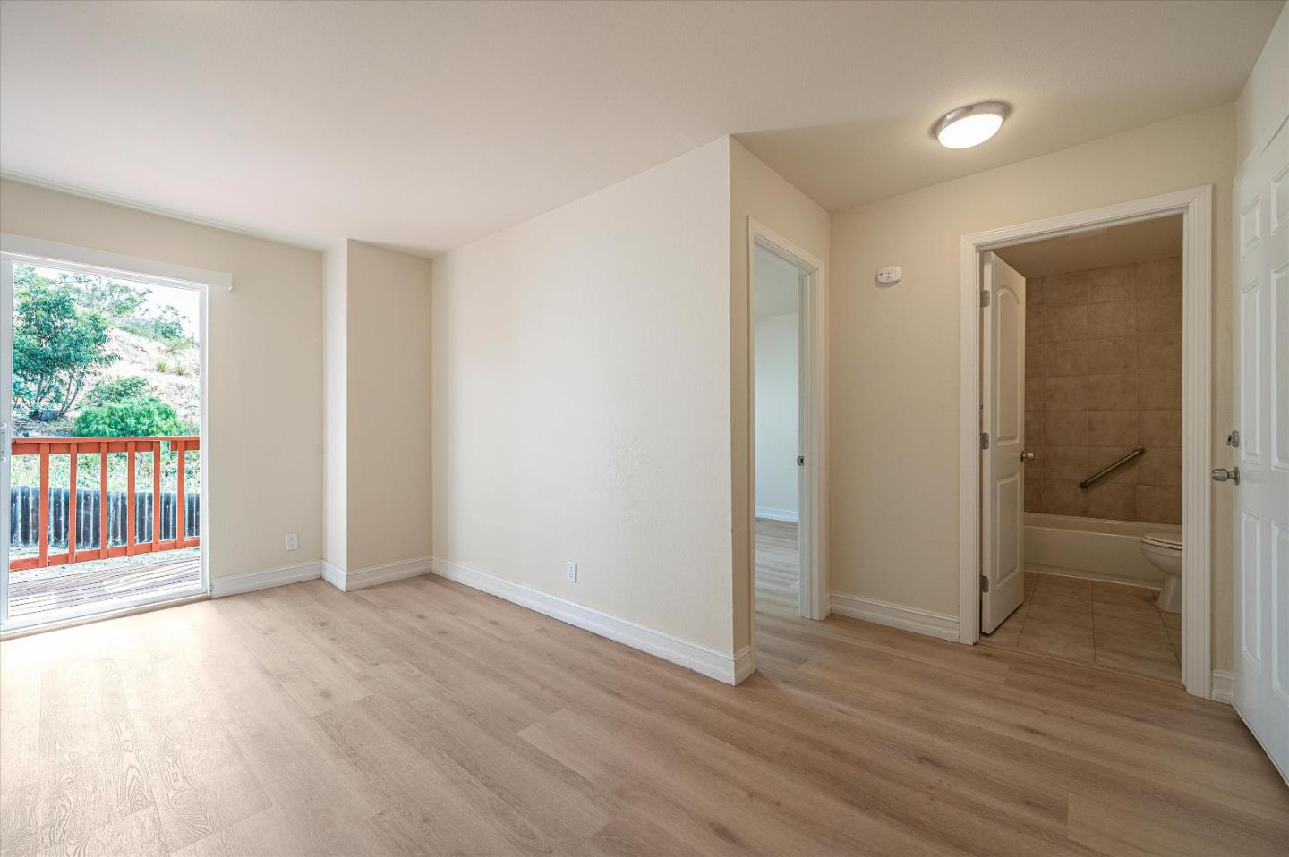 Detail Gallery Image 15 of 72 For 1032 Innes Ave, San Francisco,  CA 94124 - 4 Beds | 2 Baths