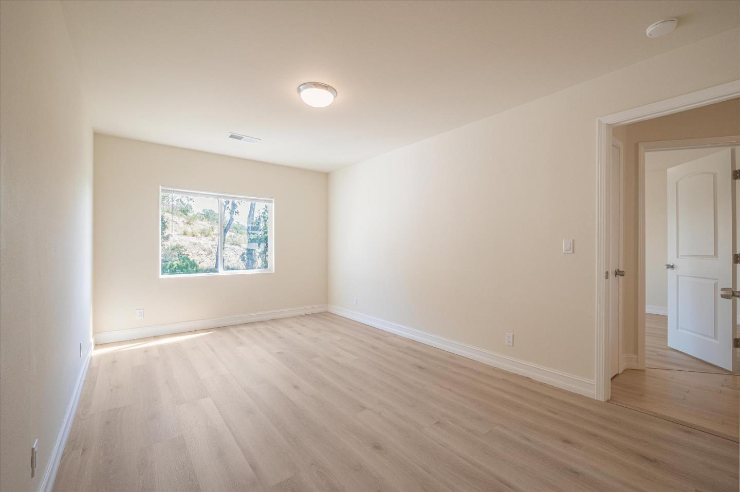 Detail Gallery Image 33 of 72 For 1032 Innes Ave, San Francisco,  CA 94124 - 4 Beds | 2 Baths