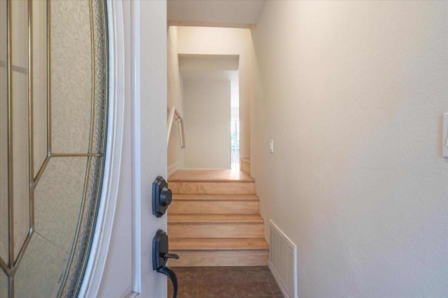 Detail Gallery Image 5 of 72 For 1032 Innes Ave, San Francisco,  CA 94124 - 4 Beds | 2 Baths