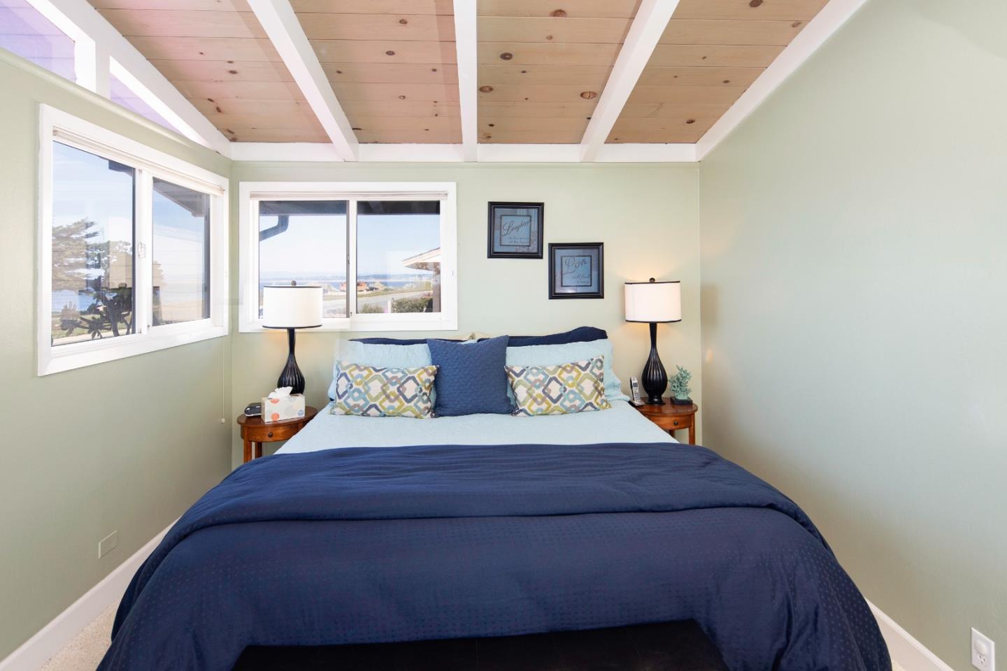 Detail Gallery Image 11 of 23 For 1267 Ocean View Blvd, Pacific Grove,  CA 93950 - 3 Beds | 1/1 Baths