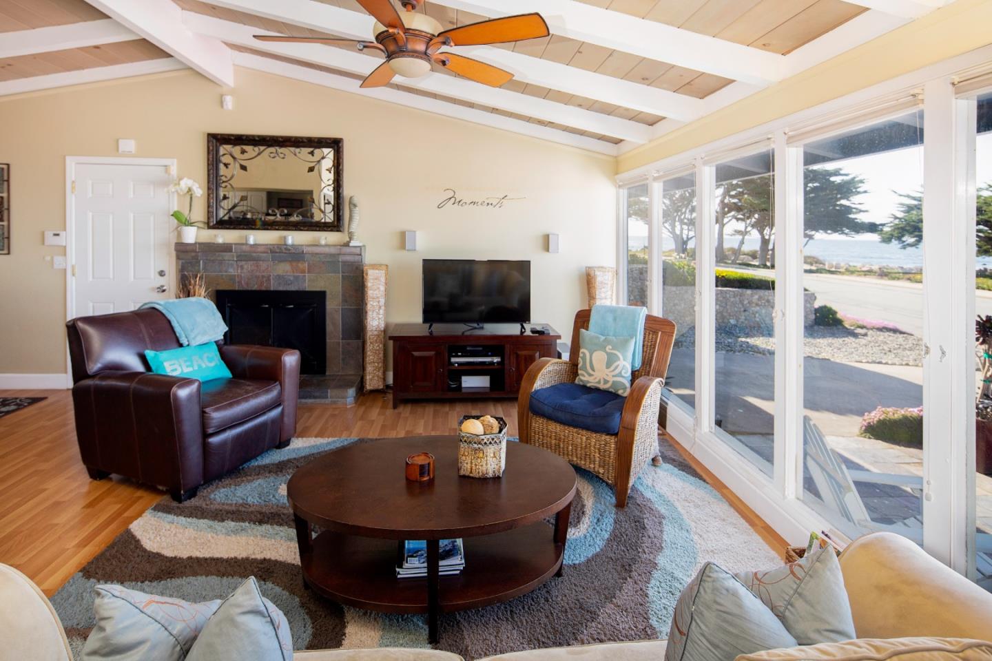 Detail Gallery Image 3 of 23 For 1267 Ocean View Blvd, Pacific Grove,  CA 93950 - 3 Beds | 1/1 Baths