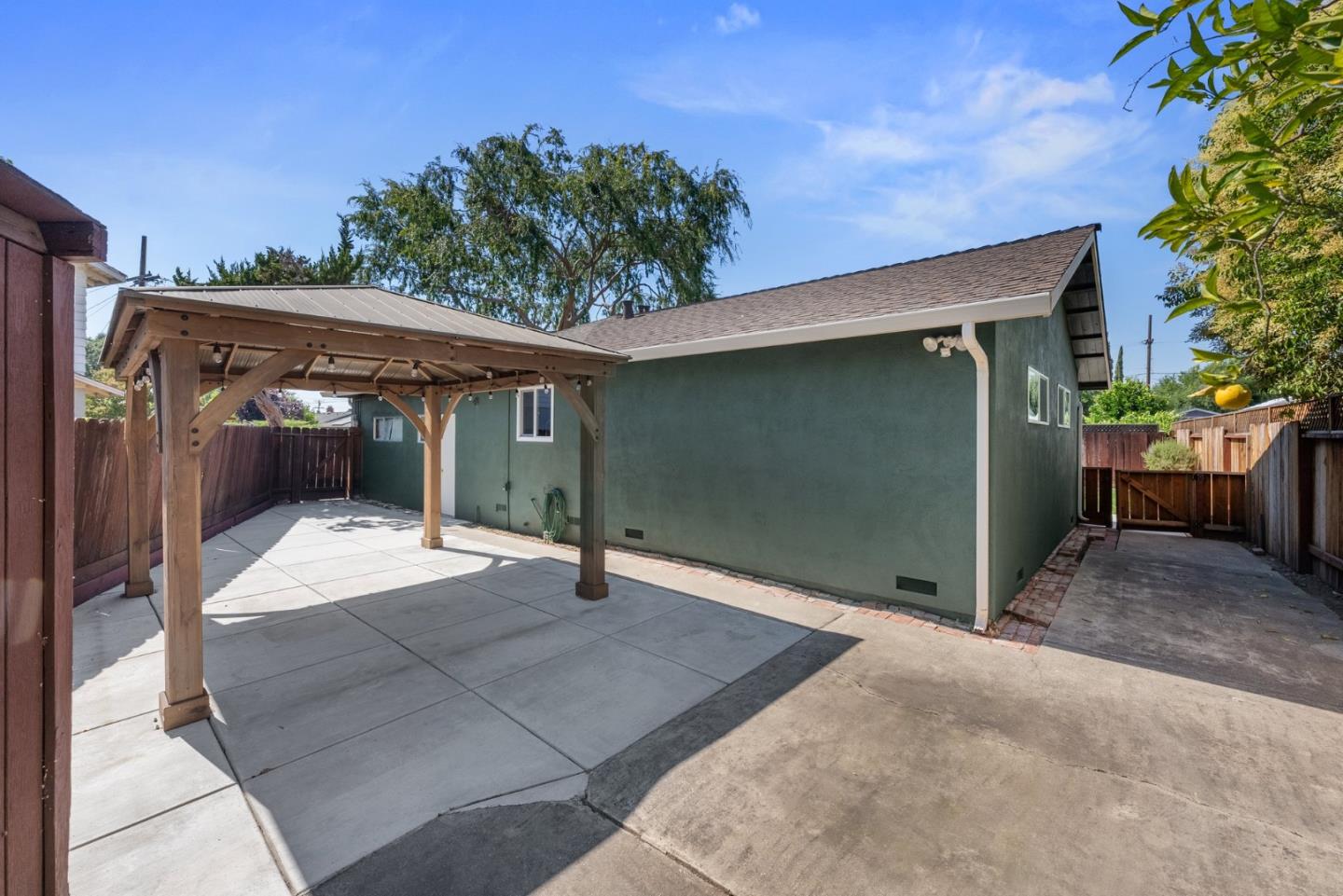 Detail Gallery Image 36 of 44 For 426 Vista Ct, Livermore,  CA 94550 - 3 Beds | 1/1 Baths