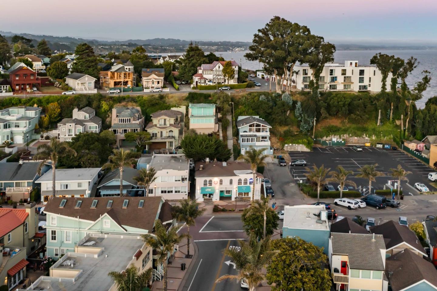 Detail Gallery Image 8 of 15 For 200 Monterey Ave, Capitola,  CA 95010 - – Beds | – Baths