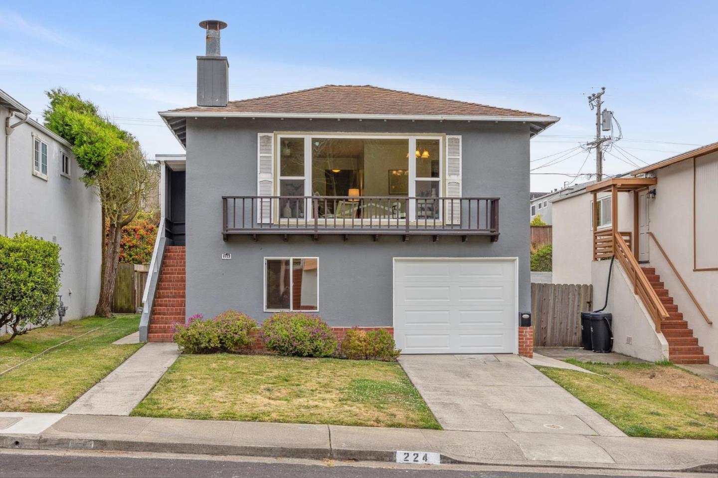 Detail Gallery Image 1 of 1 For 224 Catalina Ave, Pacifica,  CA 94044 - 4 Beds | 2 Baths