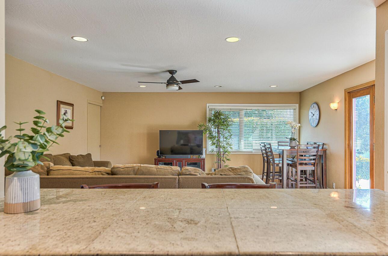 Detail Gallery Image 12 of 32 For 23 Santa Ana Dr, Salinas,  CA 93901 - 4 Beds | 2 Baths