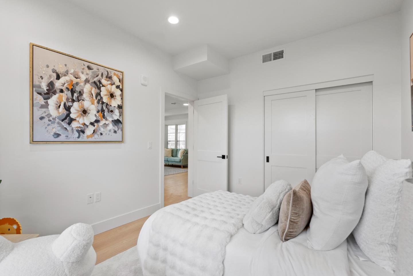 Detail Gallery Image 14 of 20 For 560 El Camino Real #201,  San Carlos,  CA 94070 - 2 Beds | 2 Baths