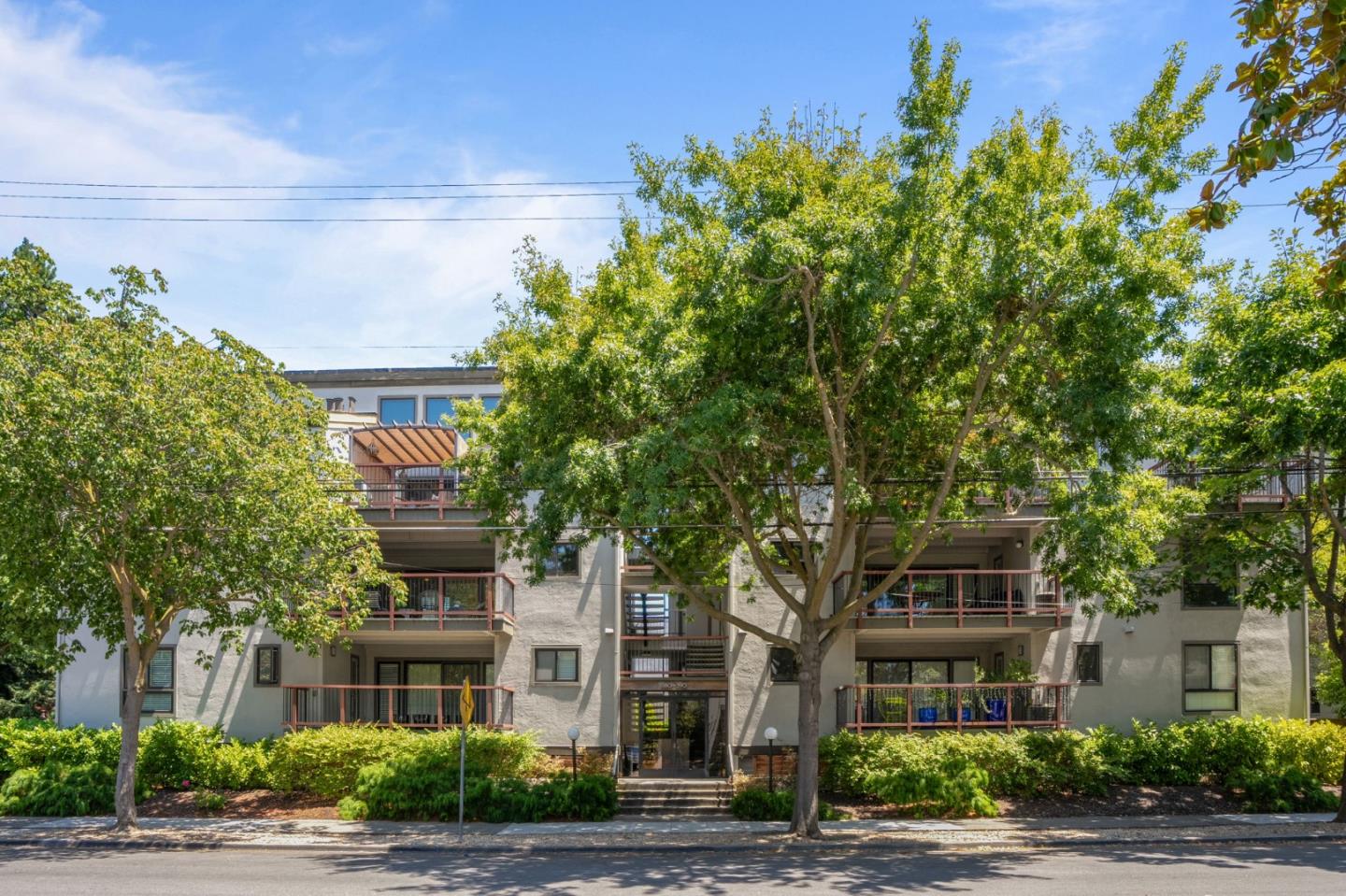 Detail Gallery Image 1 of 29 For 388 Everett Ave, Palo Alto,  CA 94301 - 2 Beds | 2 Baths