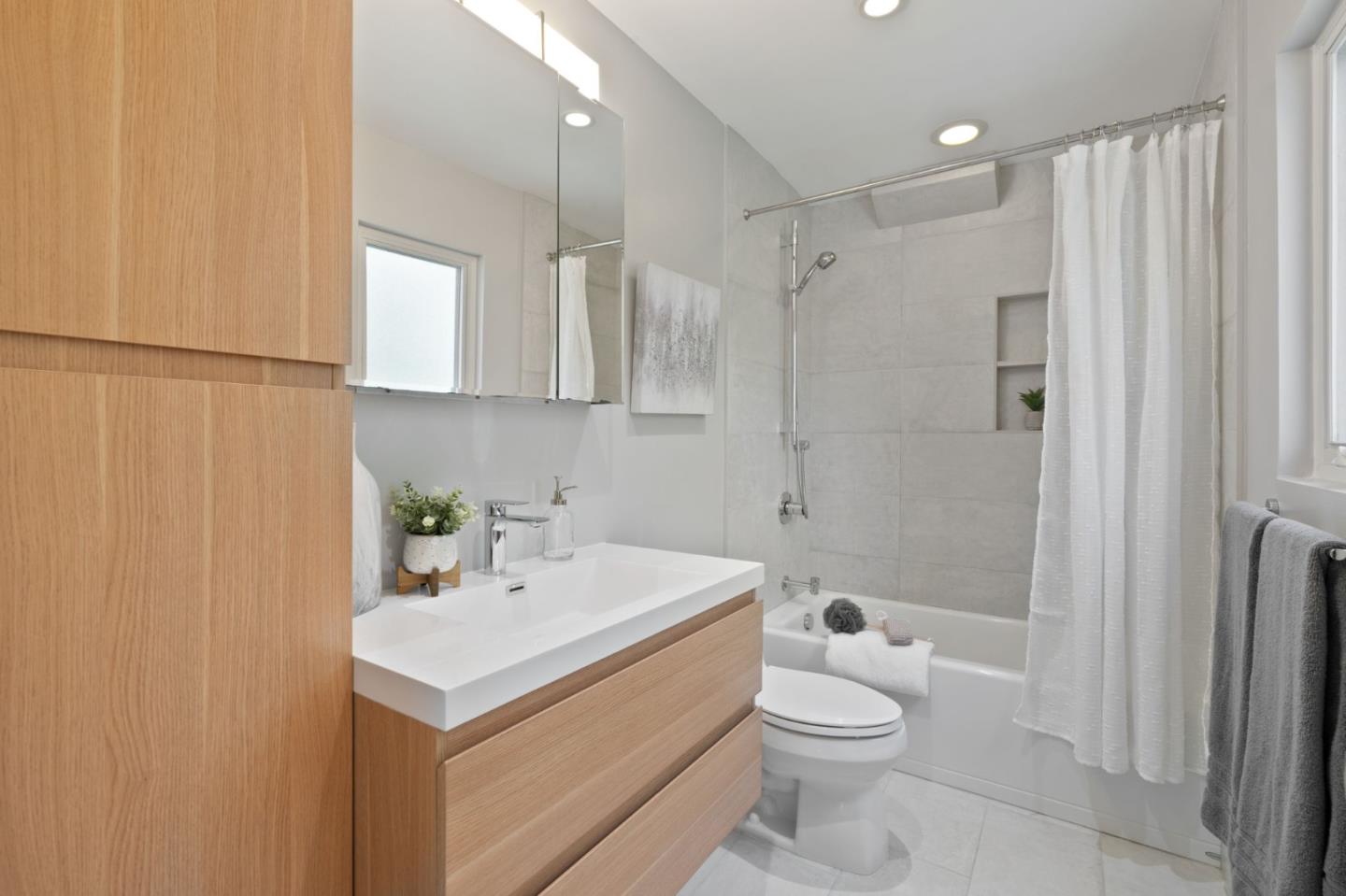 Detail Gallery Image 14 of 29 For 388 Everett Ave, Palo Alto,  CA 94301 - 2 Beds | 2 Baths