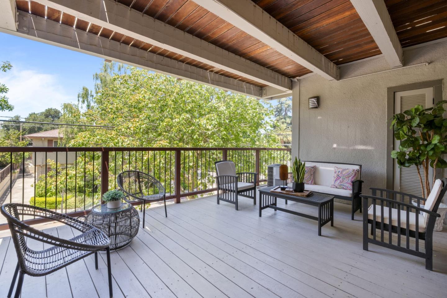 Detail Gallery Image 9 of 29 For 388 Everett Ave, Palo Alto,  CA 94301 - 2 Beds | 2 Baths