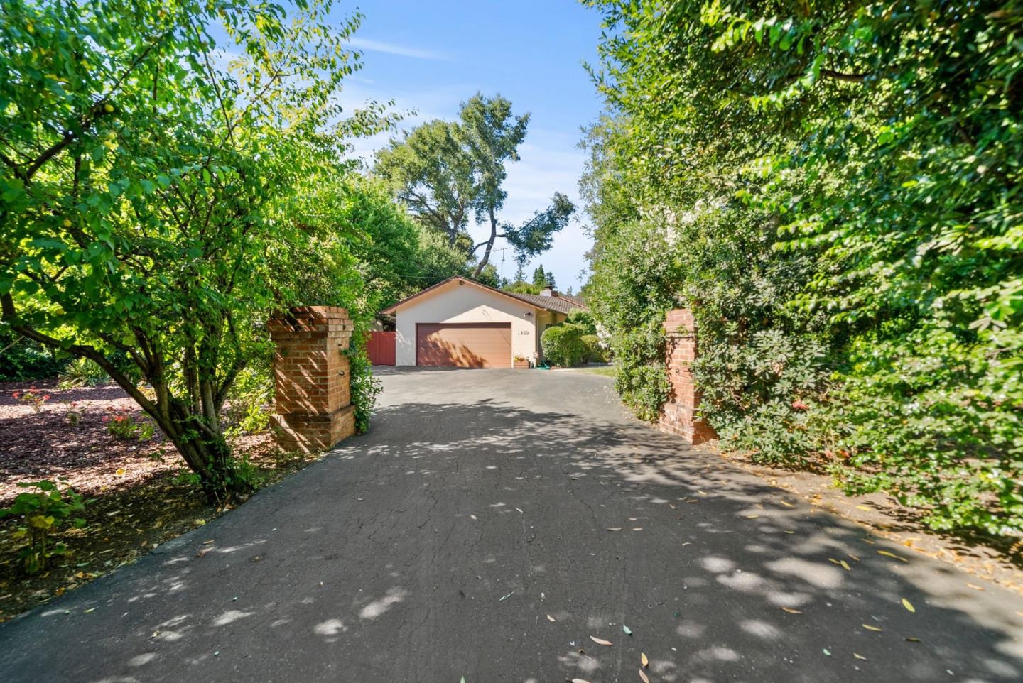 Detail Gallery Image 1 of 1 For 1060 Colby Ave, Menlo Park,  CA 94025 - 4 Beds | 2/1 Baths