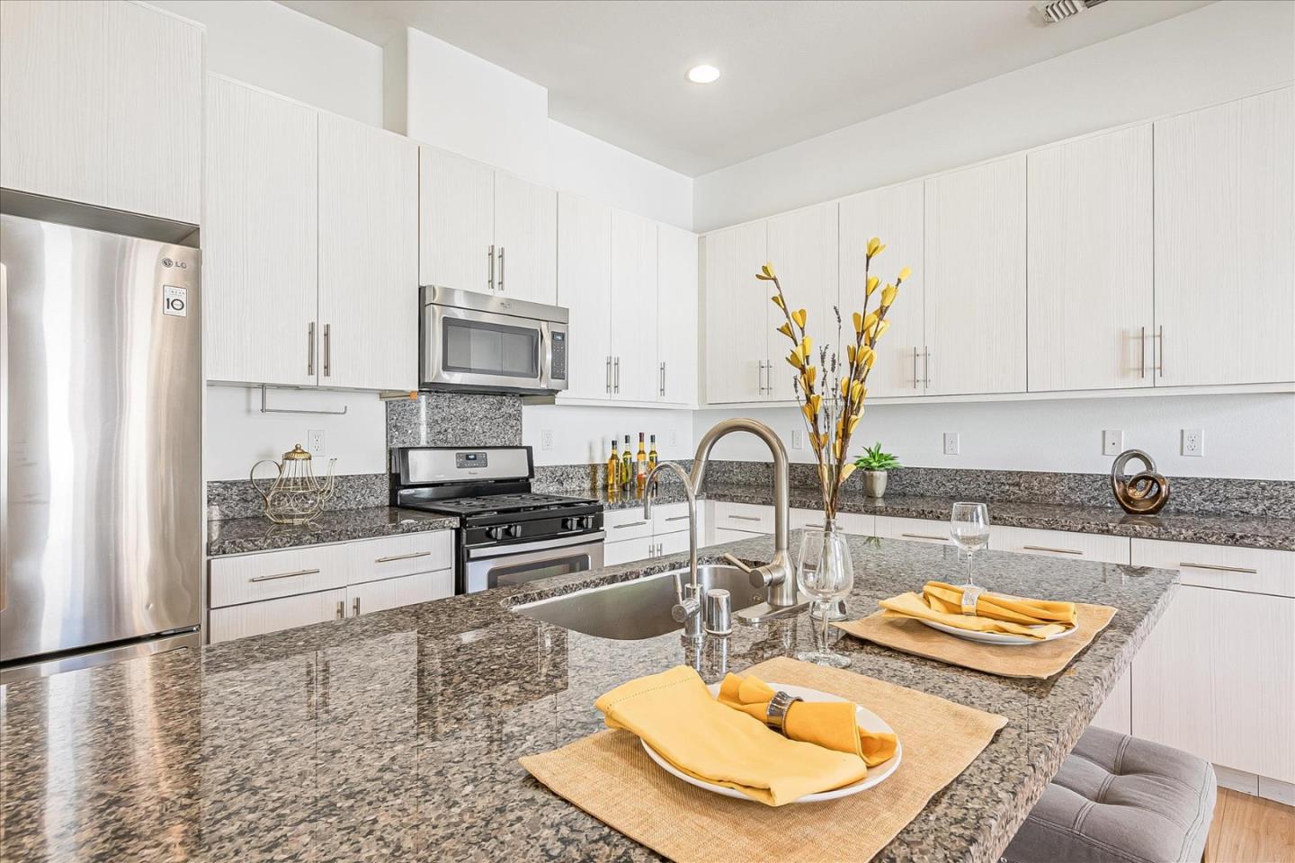 Detail Gallery Image 9 of 47 For 365 Odyssey Ln, Milpitas,  CA 95035 - 2 Beds | 2/1 Baths