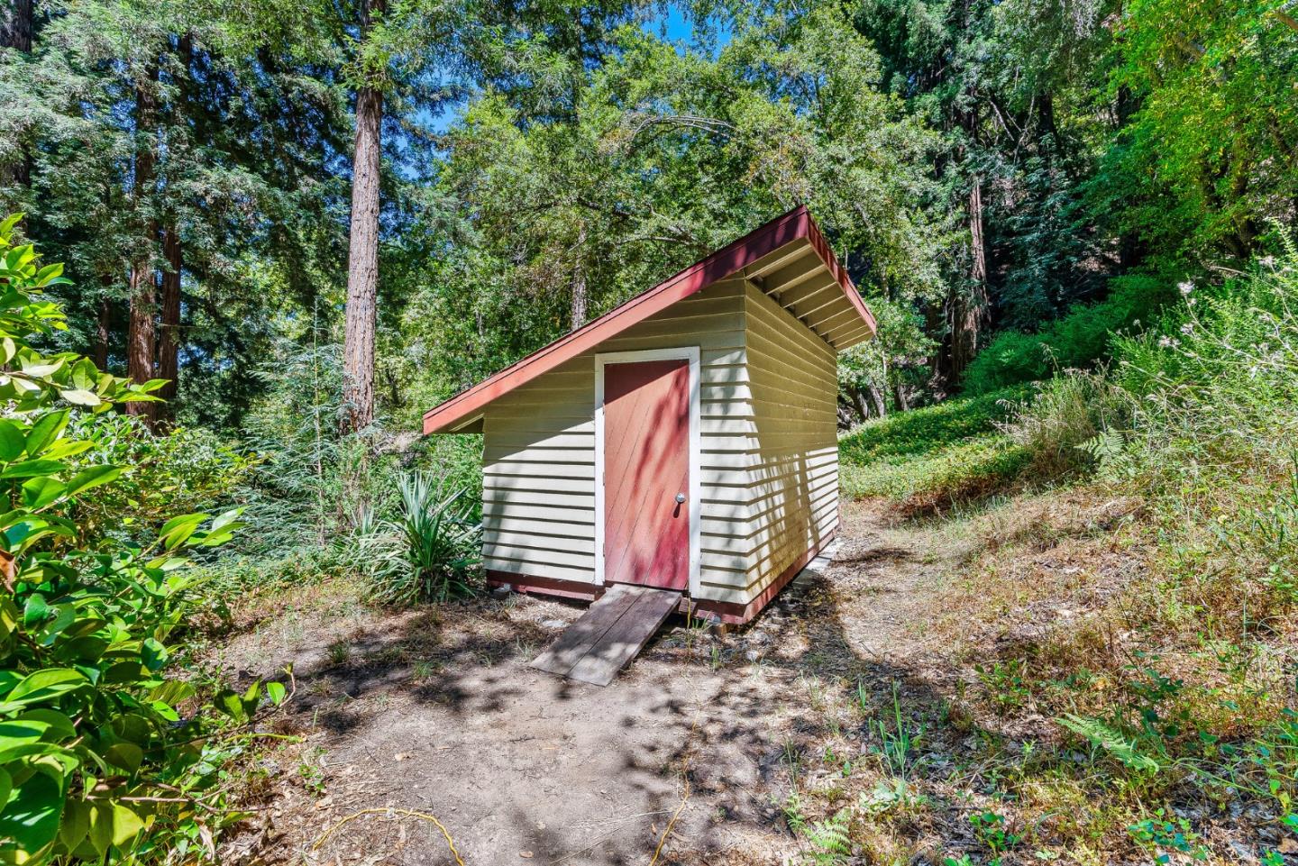 Detail Gallery Image 26 of 28 For 23965 Glenwood Dr, Los Gatos,  CA 95033 - 3 Beds | 2 Baths