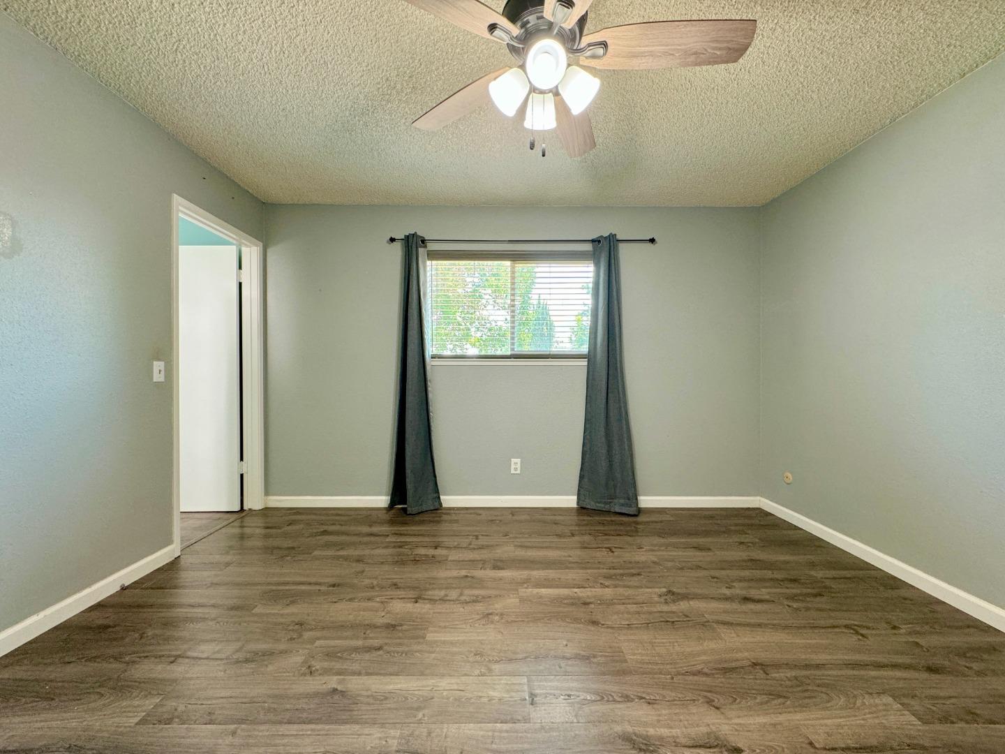 Detail Gallery Image 8 of 18 For 361 Clark St, Turlock,  CA 95380 - 3 Beds | 2 Baths