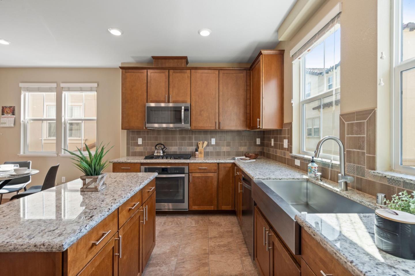 Detail Gallery Image 9 of 40 For 632 Barcelona Loop, Milpitas,  CA 95035 - 3 Beds | 3/1 Baths