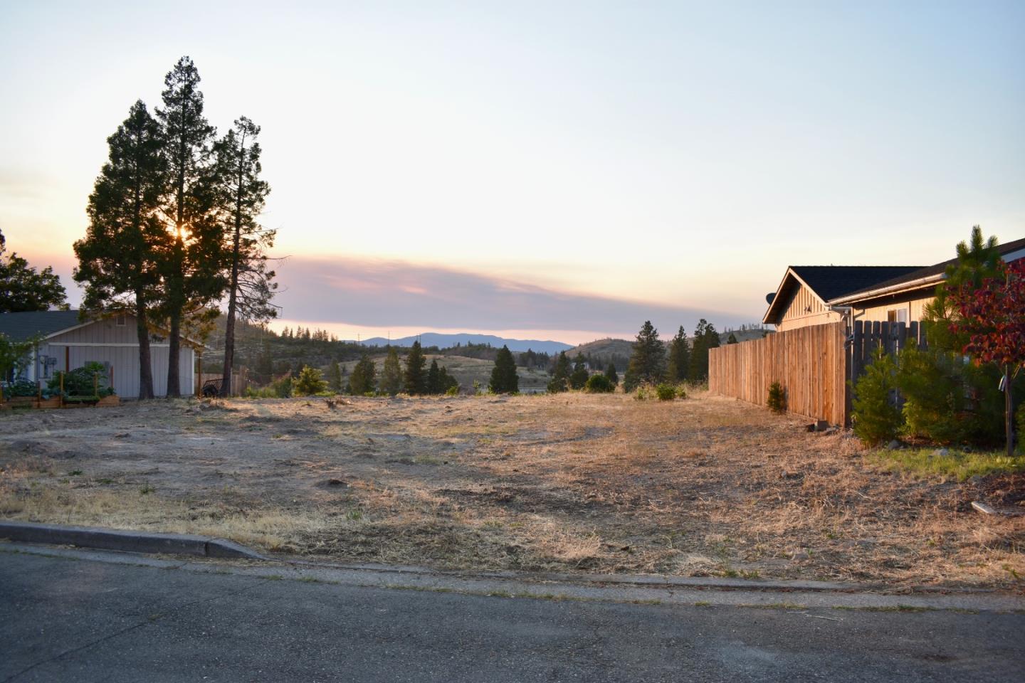 Detail Gallery Image 8 of 10 For 306 Woodridge Ct, Weed,  CA 96094 - – Beds | – Baths