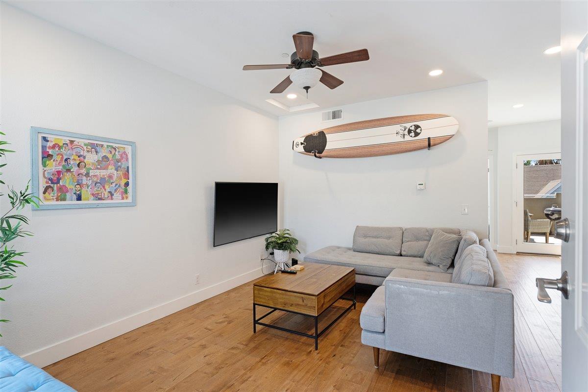 Detail Gallery Image 8 of 27 For 605 Pacific Ave #302,  Santa Cruz,  CA 95060 - 1 Beds | 1 Baths