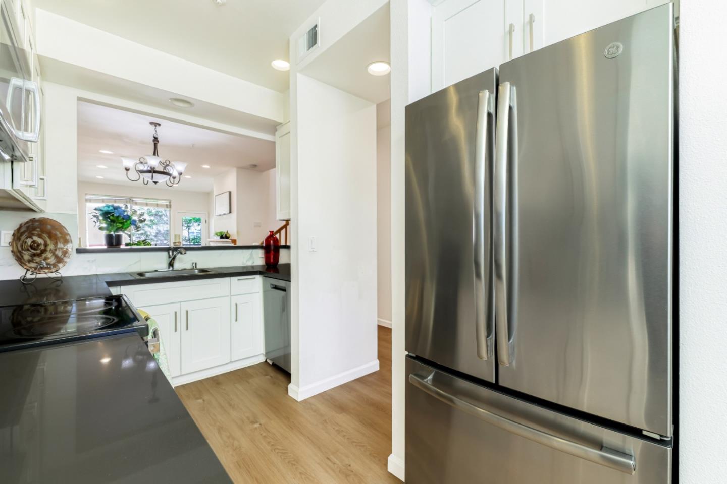 Detail Gallery Image 34 of 42 For 2585 Park Blvd #Z206,  Palo Alto,  CA 94306 - 2 Beds | 2/1 Baths