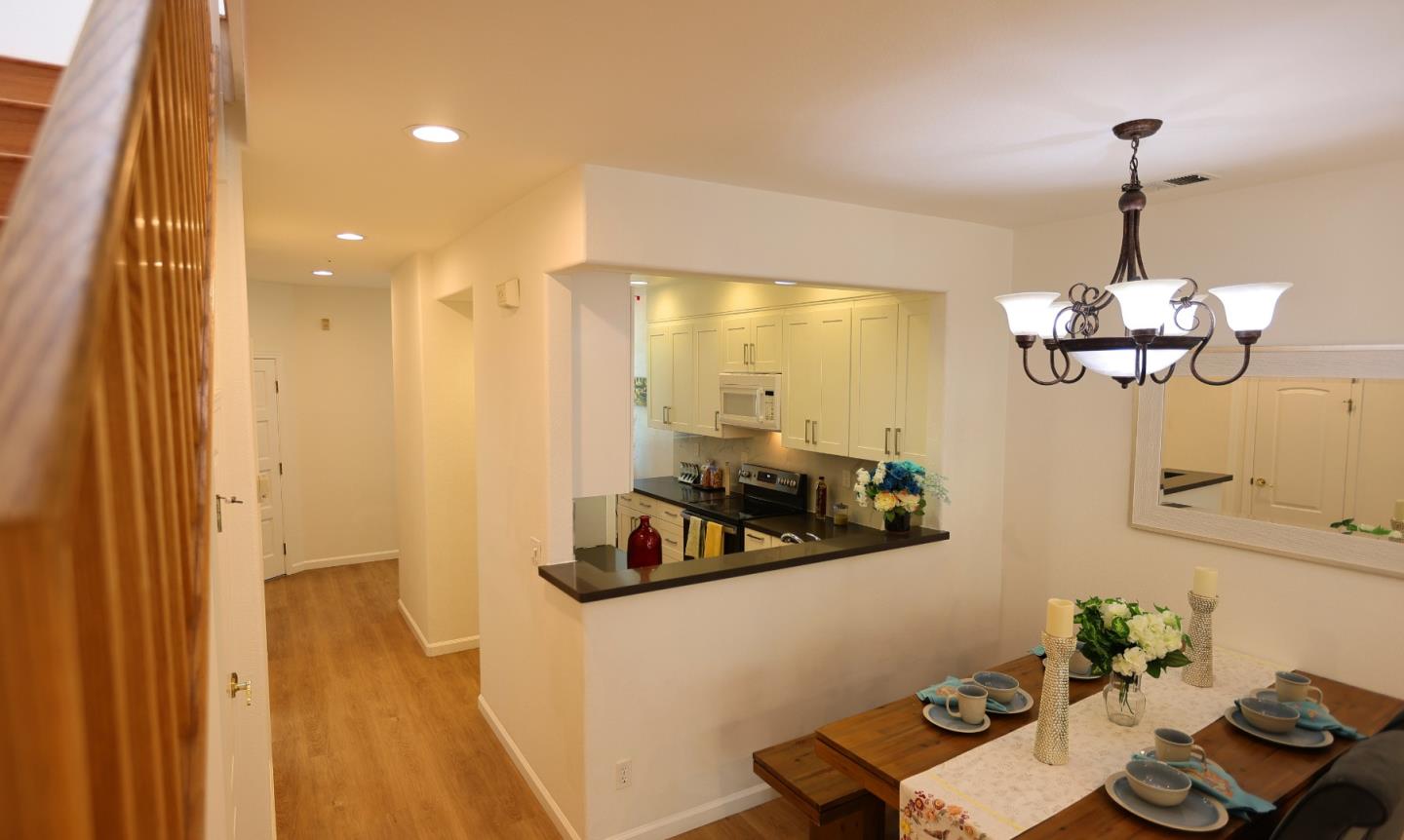 Detail Gallery Image 7 of 42 For 2585 Park Blvd #Z206,  Palo Alto,  CA 94306 - 2 Beds | 2/1 Baths