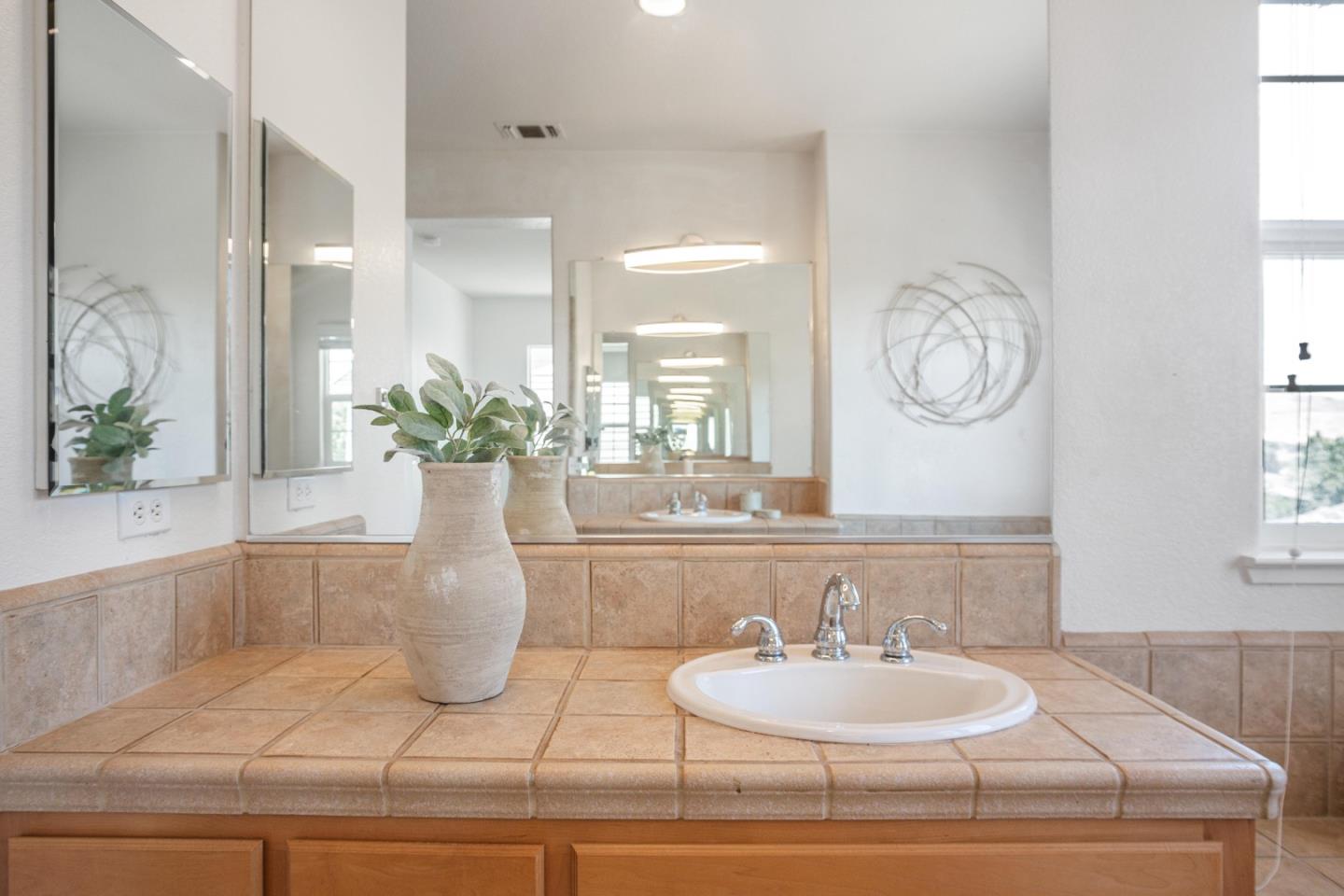 Detail Gallery Image 31 of 54 For 8123 Carlisle Way, Vallejo,  CA 94591 - 4 Beds | 2/1 Baths