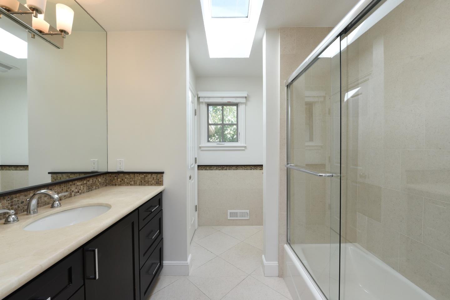 Detail Gallery Image 12 of 21 For 101 Leland Ave, Menlo Park,  CA 94025 - 3 Beds | 2 Baths