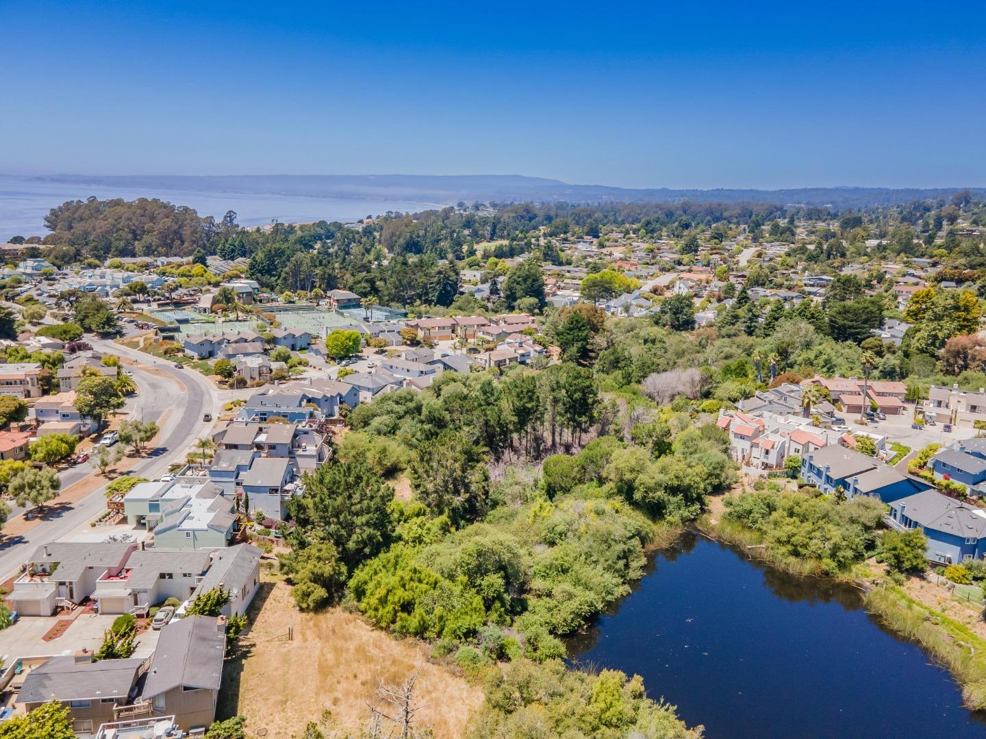 Detail Gallery Image 46 of 56 For 147 Farallon Ct, Aptos,  CA 95003 - 3 Beds | 2/1 Baths