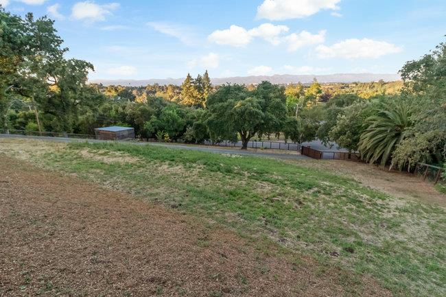 Detail Gallery Image 32 of 44 For 26928 Elena Rd, Los Altos Hills,  CA 94022 - 3 Beds | 2 Baths