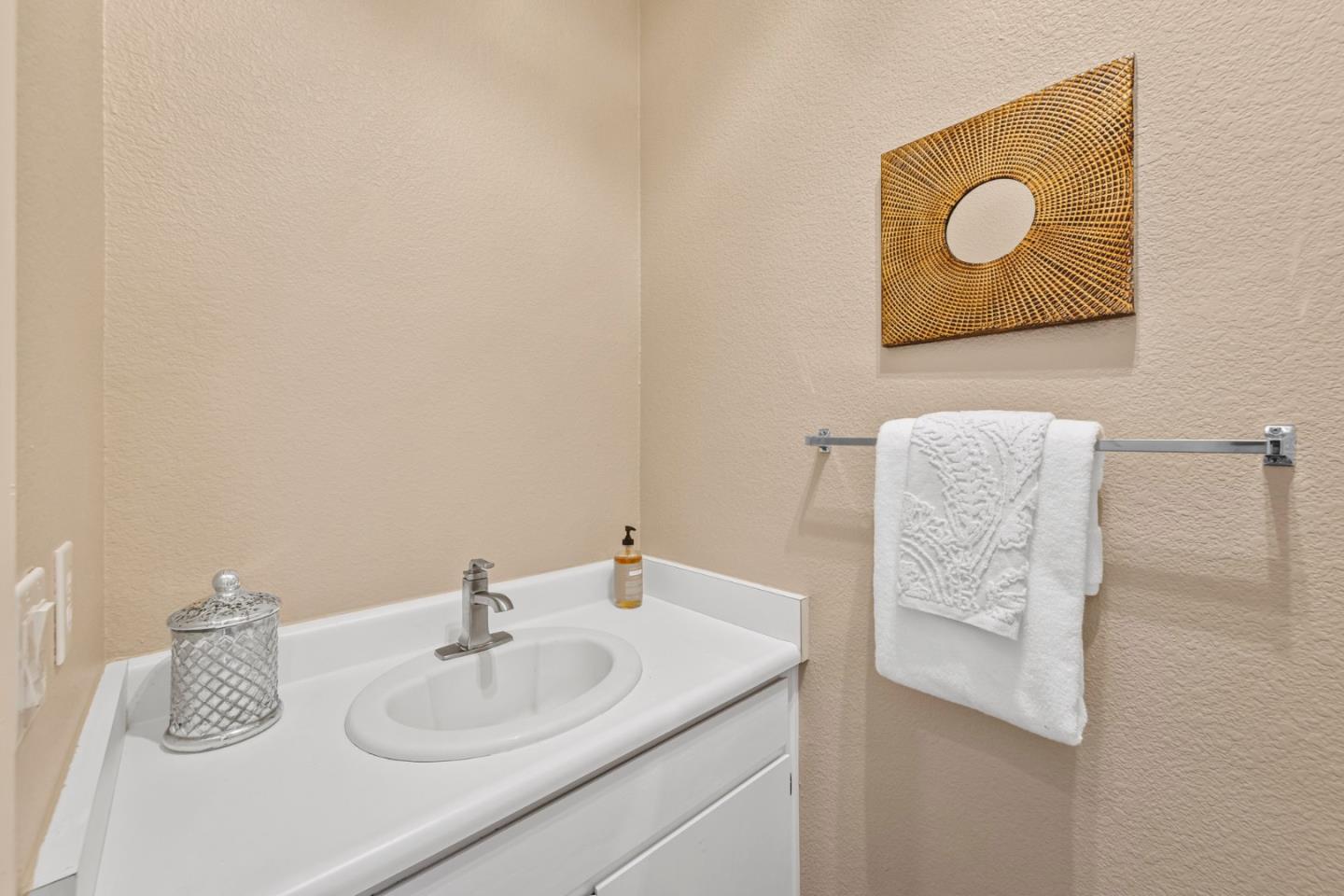 Detail Gallery Image 13 of 39 For 1520 Seville Dr, Morgan Hill,  CA 95037 - 3 Beds | 2/1 Baths