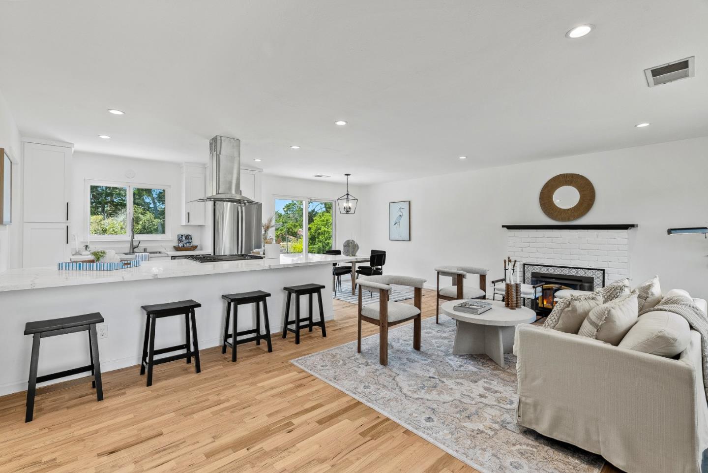 Detail Gallery Image 4 of 36 For 1400 via Isola, Monterey,  CA 93940 - 3 Beds | 2 Baths