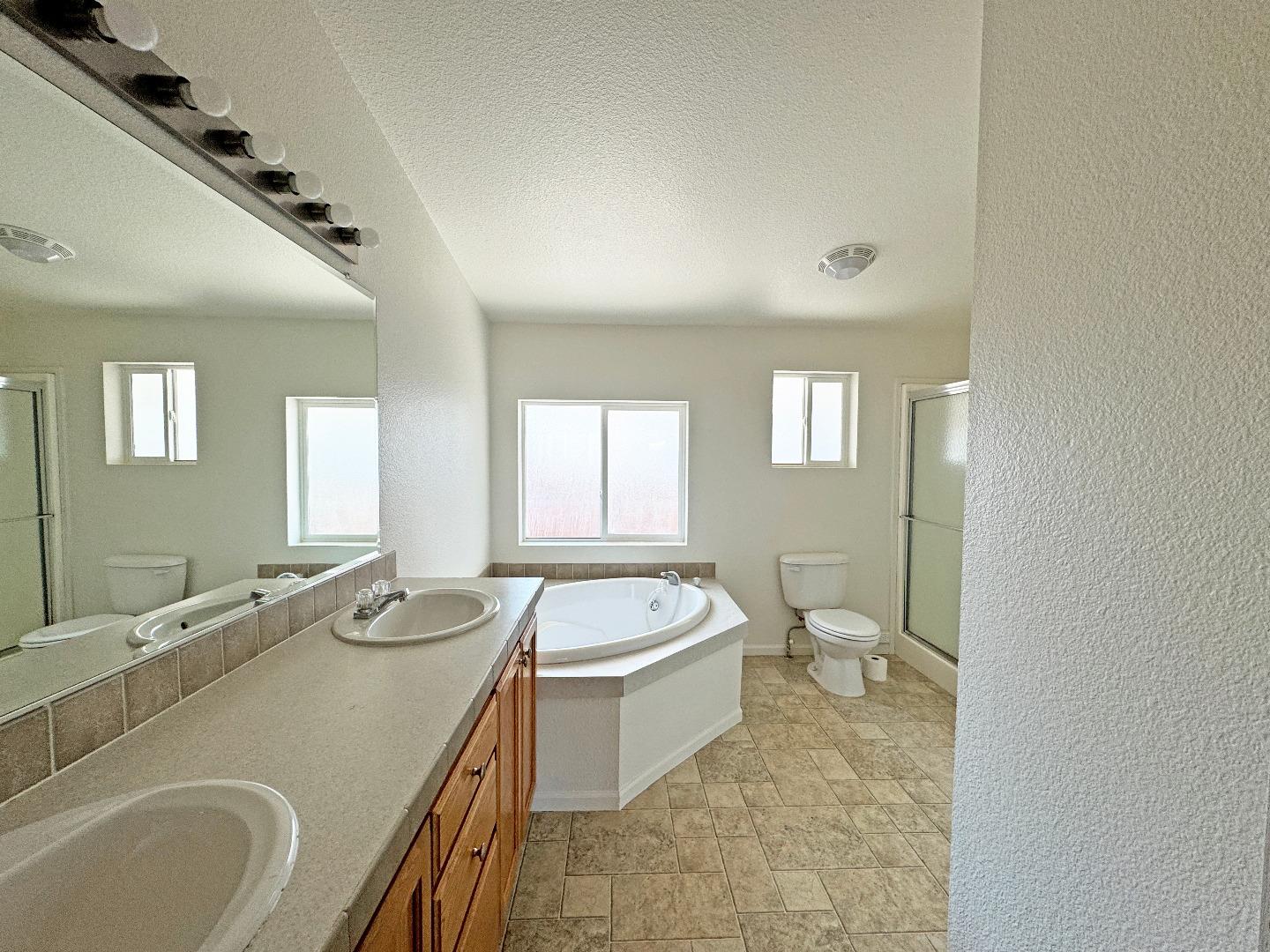 Detail Gallery Image 23 of 30 For 14 Oceanview Ave #14,  Half Moon Bay,  CA 94019 - 3 Beds | 2 Baths