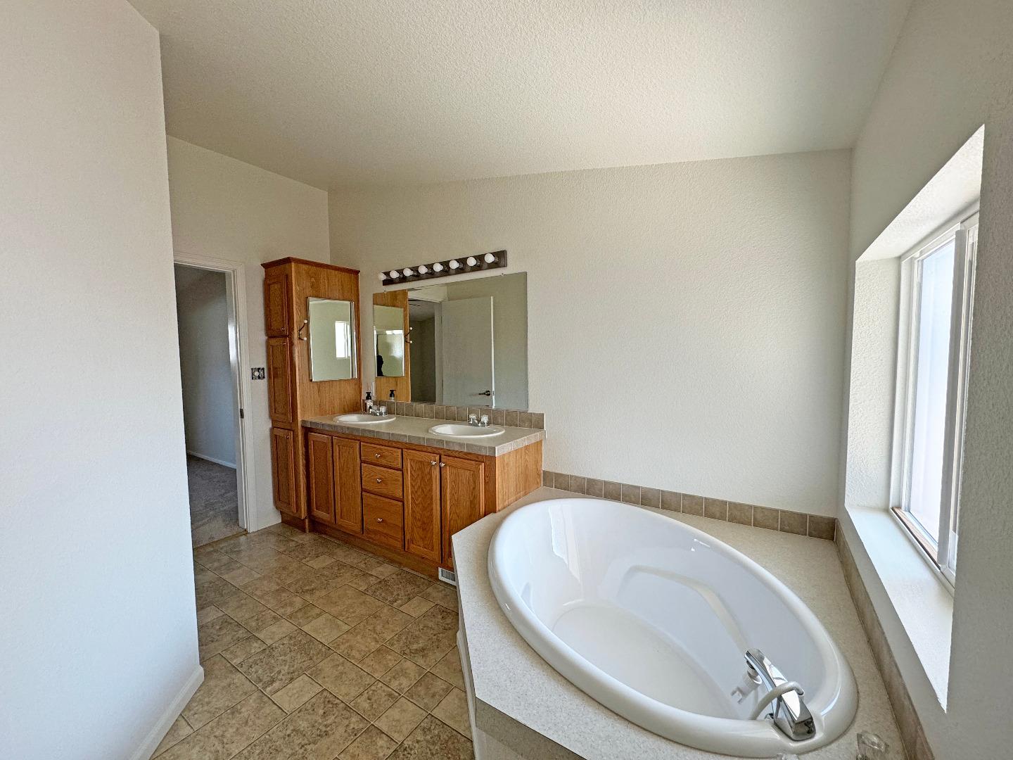 Detail Gallery Image 25 of 30 For 14 Oceanview Ave #14,  Half Moon Bay,  CA 94019 - 3 Beds | 2 Baths