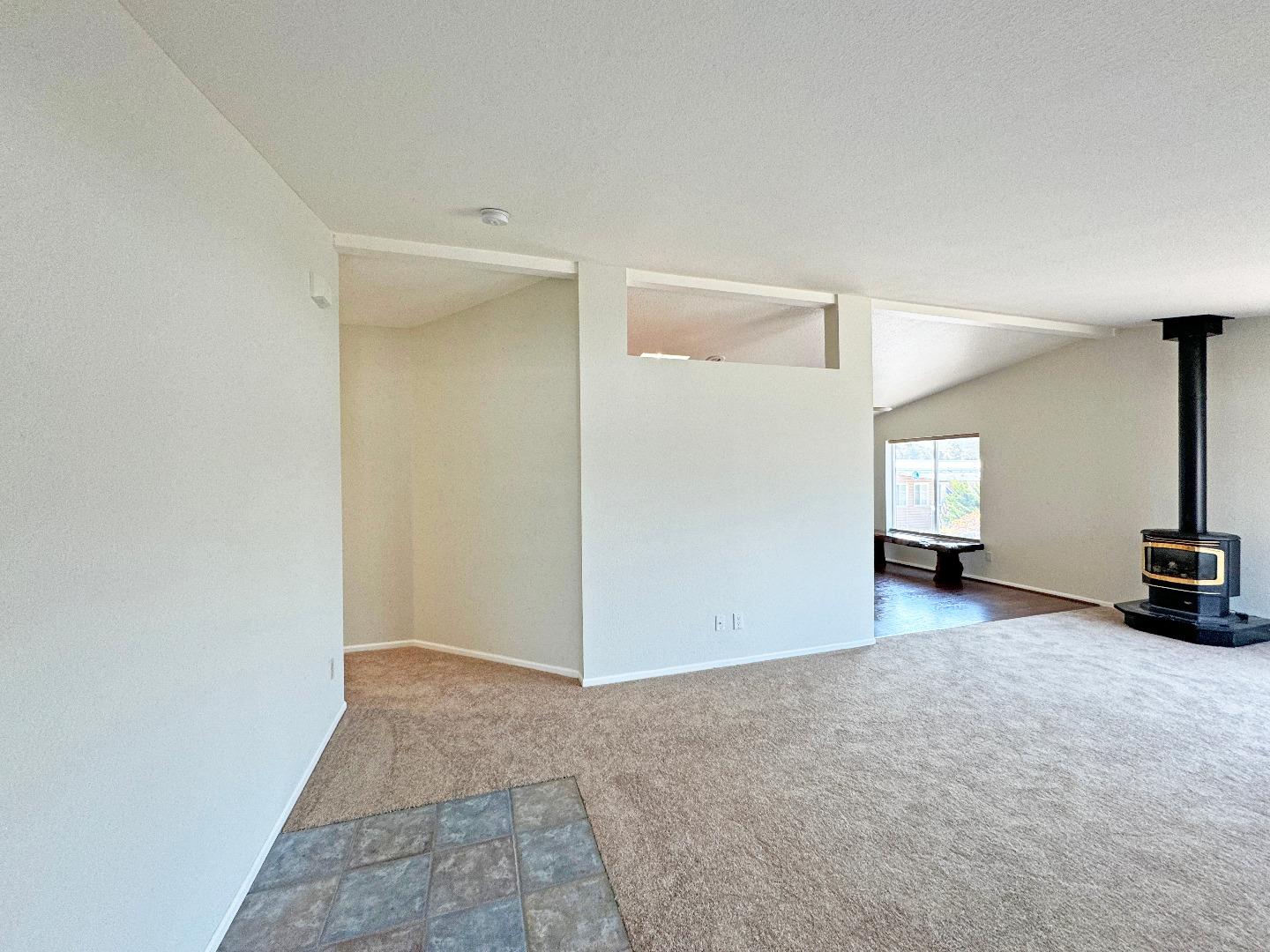 Detail Gallery Image 8 of 30 For 14 Oceanview Ave #14,  Half Moon Bay,  CA 94019 - 3 Beds | 2 Baths