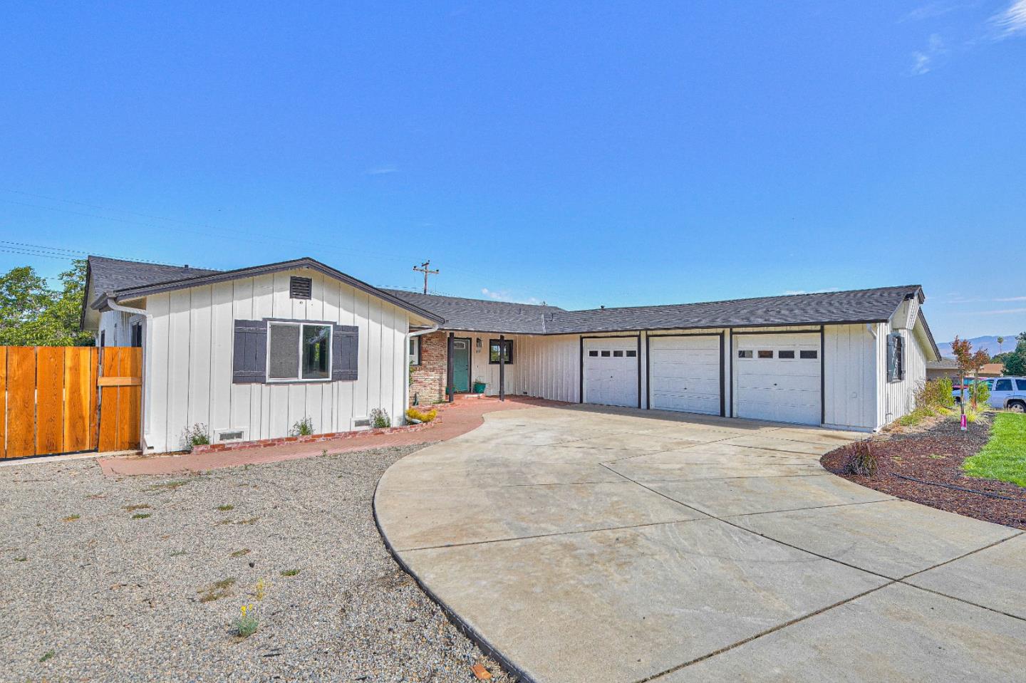 Detail Gallery Image 13 of 42 For 69 Enos, Salinas,  CA 93908 - 3 Beds | 2/1 Baths