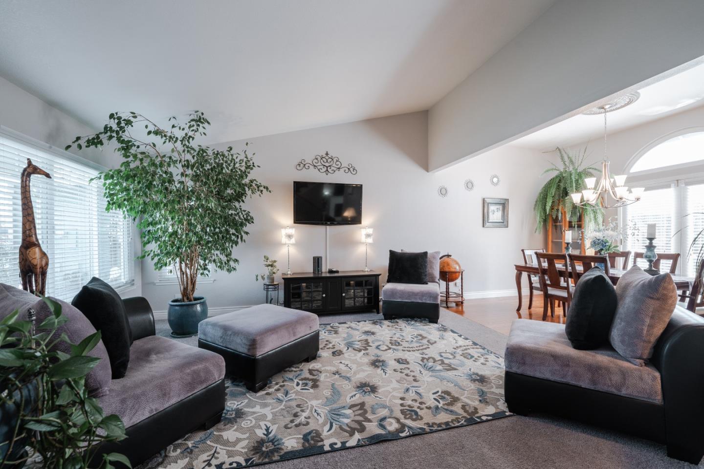 Detail Gallery Image 12 of 38 For 1320 Trieste Dr, Hollister,  CA 95023 - 3 Beds | 2/1 Baths