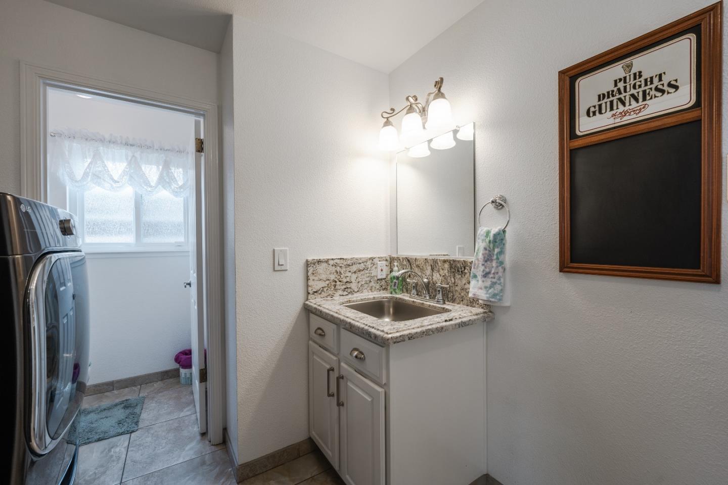 Detail Gallery Image 25 of 38 For 1320 Trieste Dr, Hollister,  CA 95023 - 3 Beds | 2/1 Baths