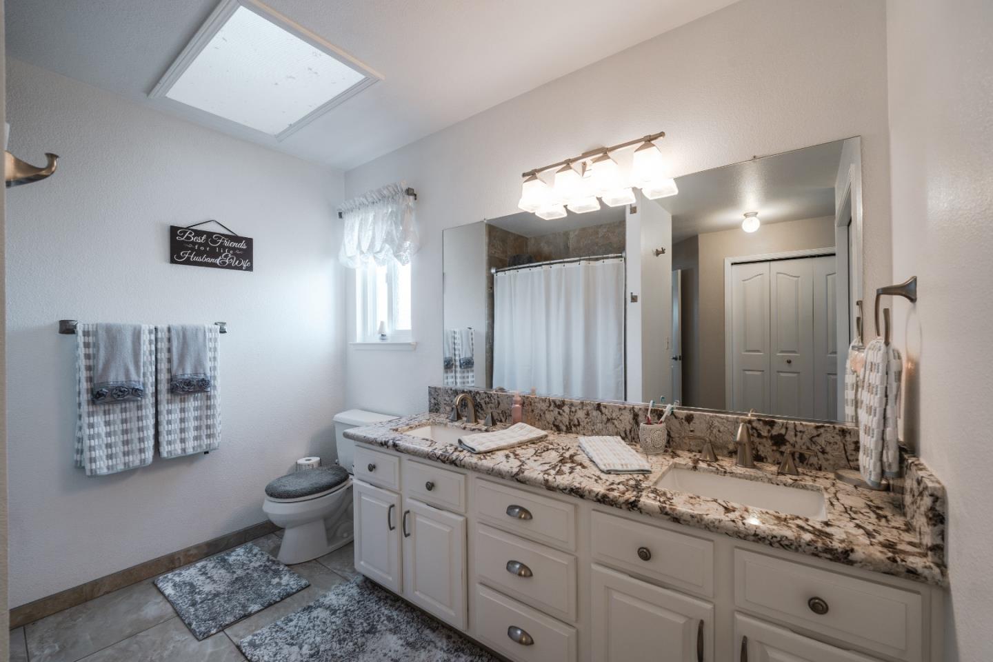 Detail Gallery Image 6 of 38 For 1320 Trieste Dr, Hollister,  CA 95023 - 3 Beds | 2/1 Baths