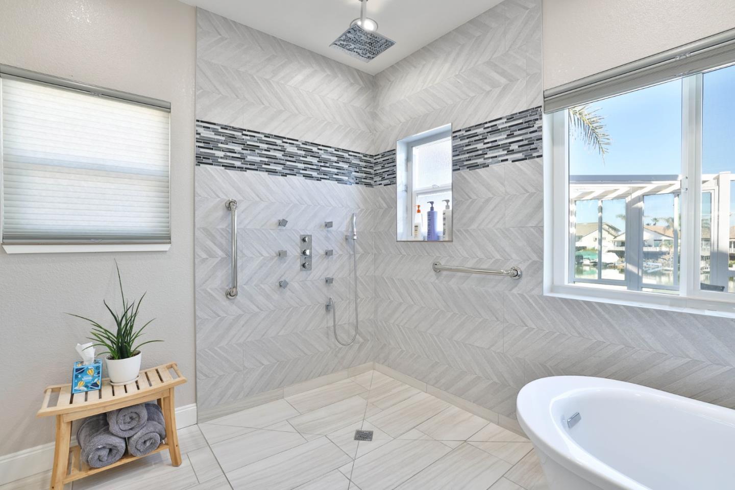 Detail Gallery Image 18 of 39 For 1944 Windward Pt, Discovery Bay,  CA 94505 - 5 Beds | 2/2 Baths