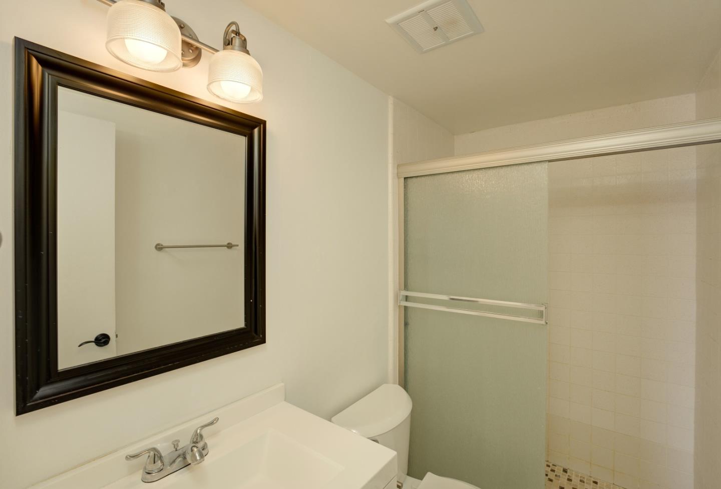 Detail Gallery Image 11 of 19 For 500 Glenwood Cir #434,  Monterey,  CA 93940 - 2 Beds | 2 Baths