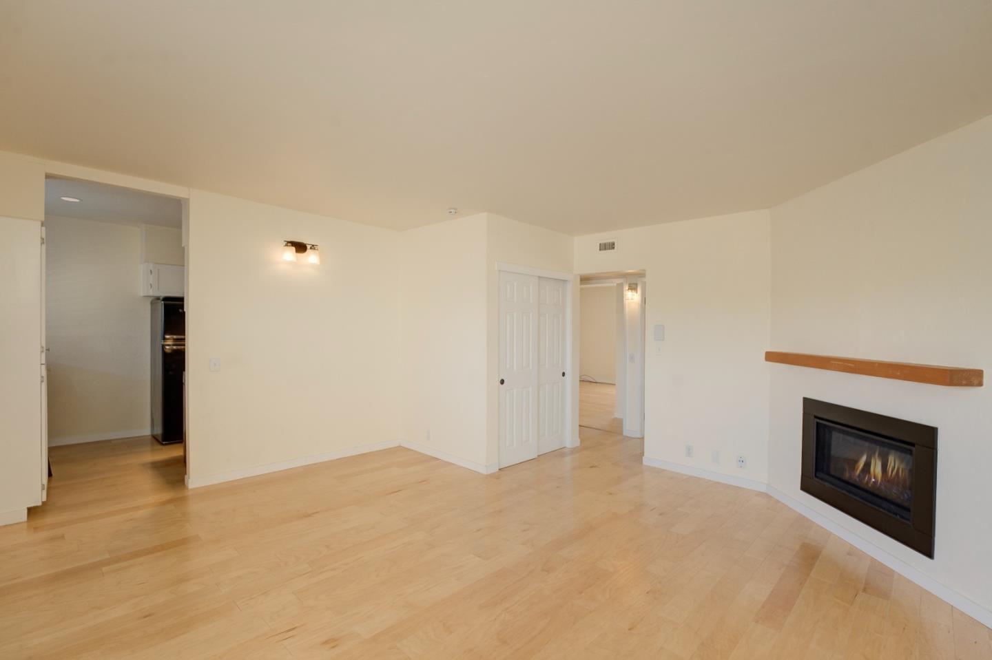 Detail Gallery Image 6 of 19 For 500 Glenwood Cir #434,  Monterey,  CA 93940 - 2 Beds | 2 Baths