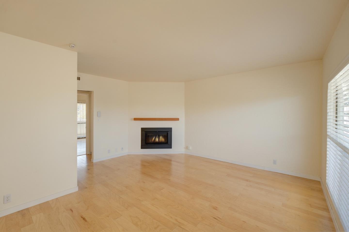 Detail Gallery Image 7 of 19 For 500 Glenwood Cir #434,  Monterey,  CA 93940 - 2 Beds | 2 Baths