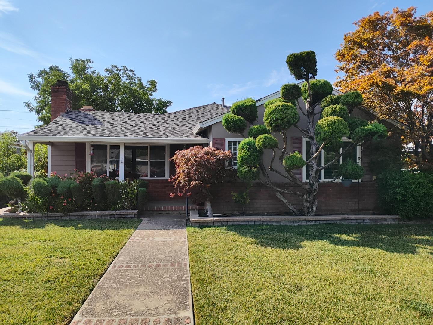 Detail Gallery Image 1 of 18 For 1617 W Hedding St, San Jose,  CA 95126 - 4 Beds | 2 Baths