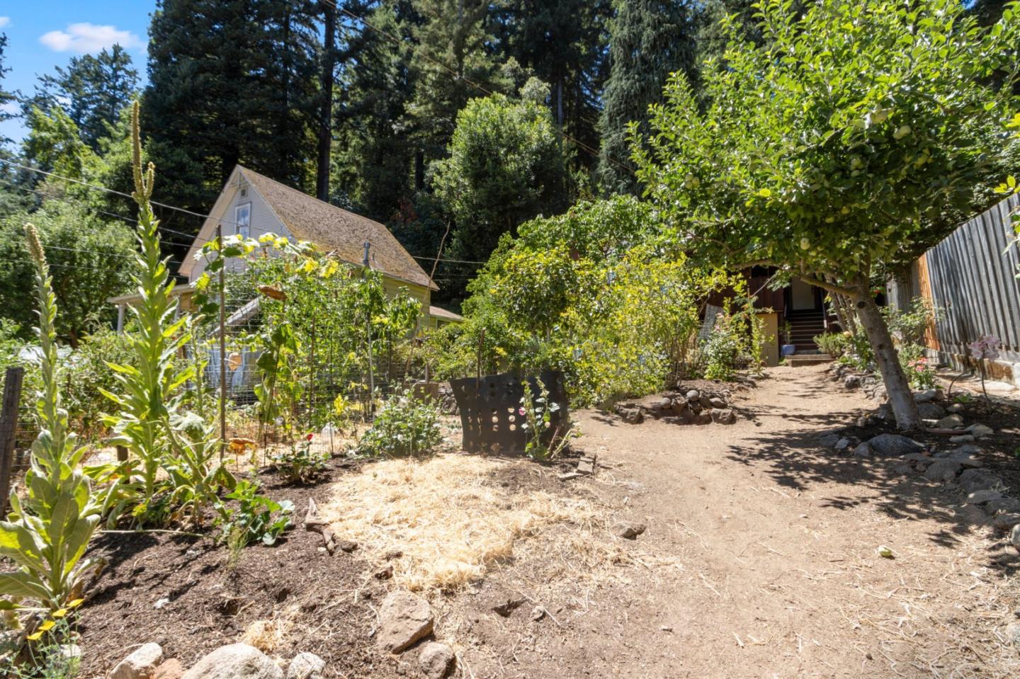 Detail Gallery Image 33 of 41 For 12866 Hillside Ter, Boulder Creek,  CA 95006 - 3 Beds | 2/1 Baths