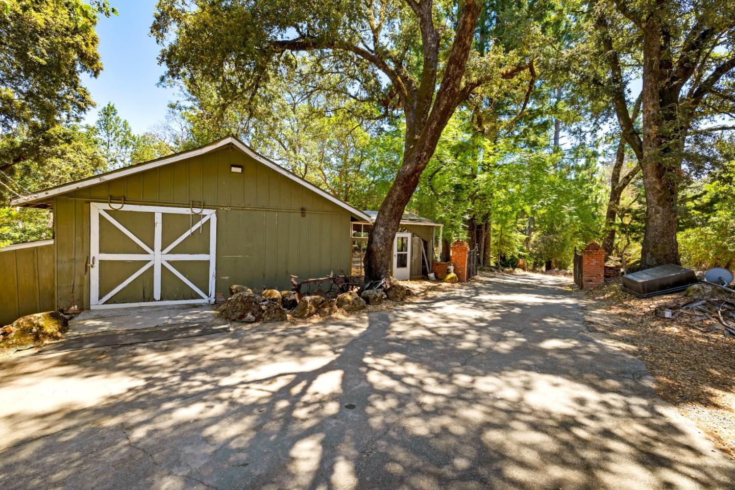 Detail Gallery Image 17 of 52 For 20531 Bear Creek Rd, Los Gatos,  CA 95033 - 4 Beds | 3 Baths