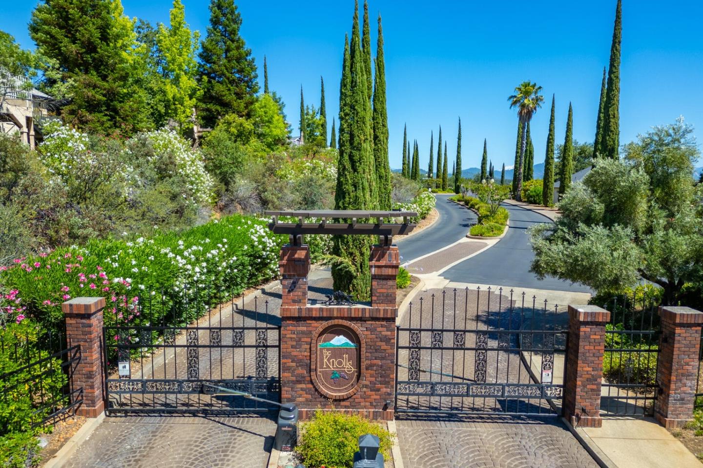 Detail Gallery Image 32 of 35 For 1037 Chardonnay Walk, Redding,  CA 96001 - 4 Beds | 3 Baths