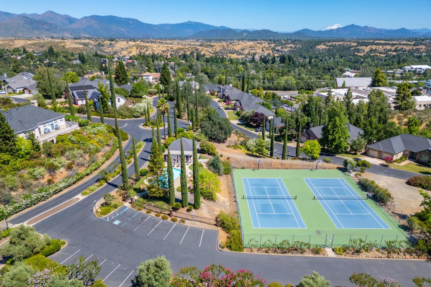 Detail Gallery Image 34 of 35 For 1037 Chardonnay Walk, Redding,  CA 96001 - 4 Beds | 3 Baths