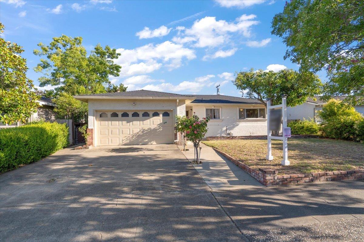 Detail Gallery Image 1 of 1 For 776 La Alondra Way, Gilroy,  CA 95020 - 3 Beds | 2 Baths