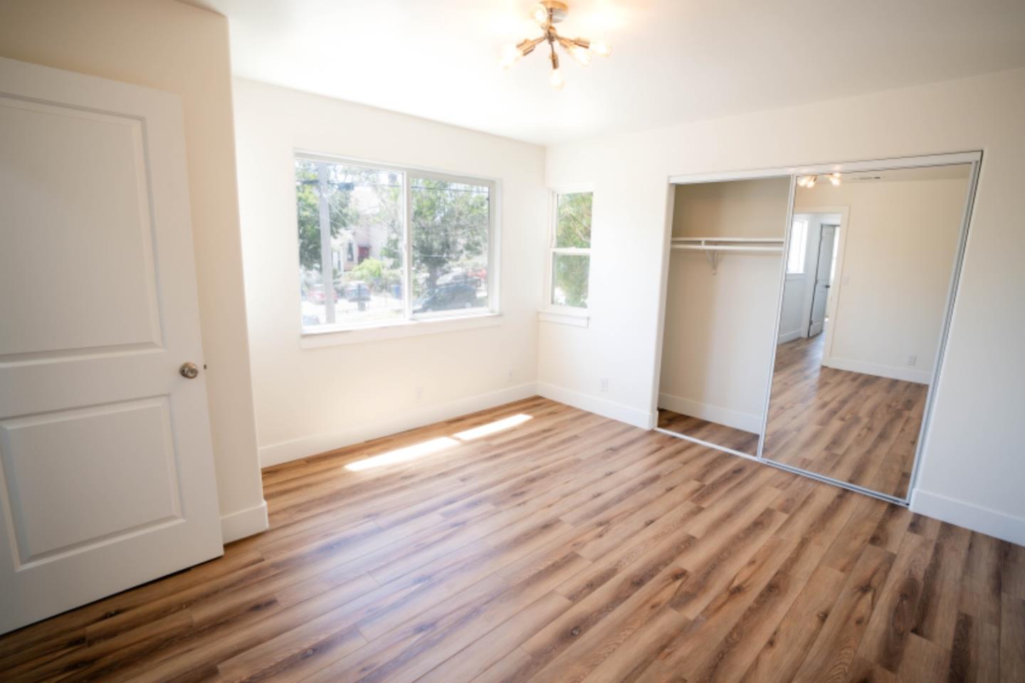 Detail Gallery Image 13 of 23 For 2278 E 19th St, Oakland,  CA 94606 - 4 Beds | 2/1 Baths