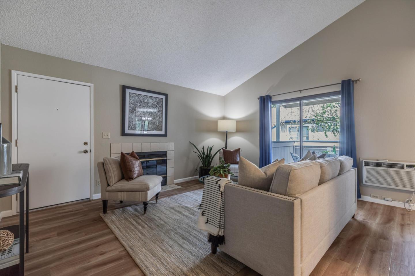 Detail Gallery Image 3 of 18 For 673 Yolo Ct, San Jose,  CA 95136 - 2 Beds | 2 Baths